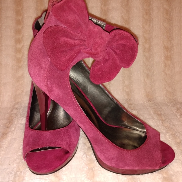 Carlos Santana Peep toe Pump - Picture 2 of 5